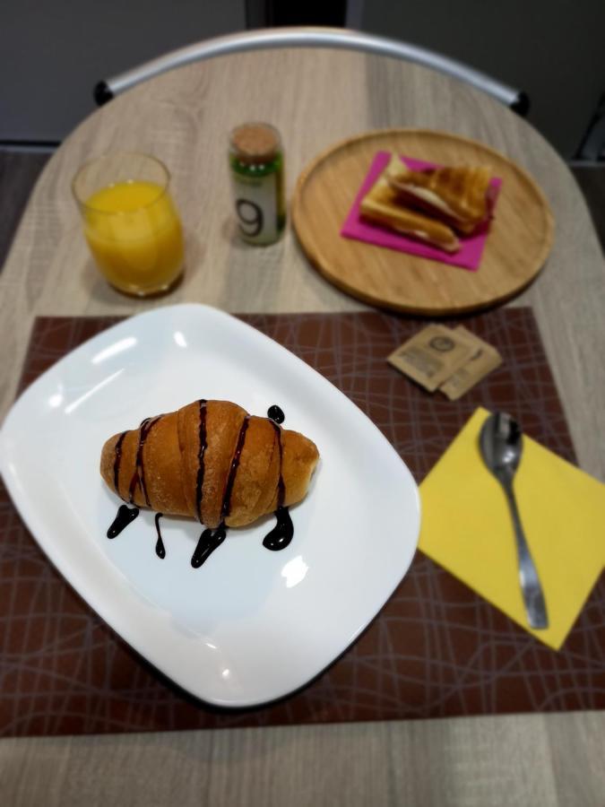 B&B Km 198 - Letto E Colazione Sorbara Екстер'єр фото